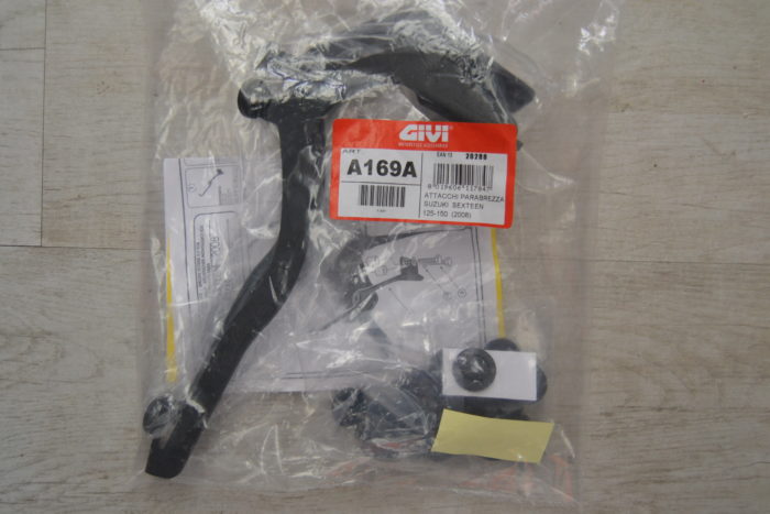 Attacchi parabrezza Givi per Suzuki Sexteen 125-150