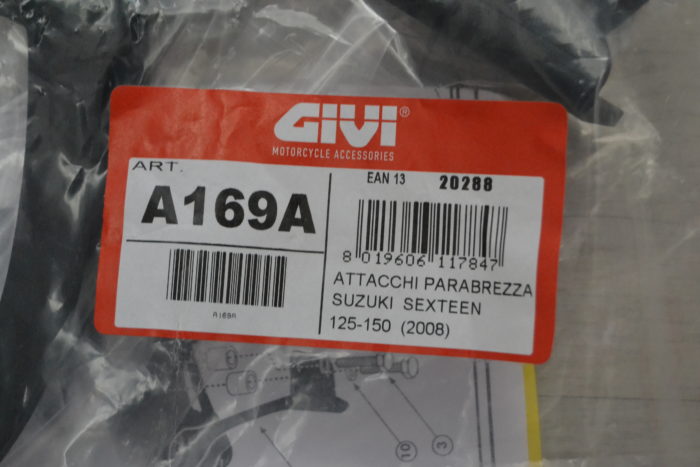 Attacchi parabrezza Givi per Suzuki Sexteen 125-150 - immagine 2