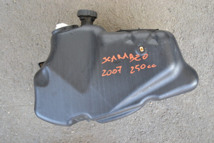 Serbatoio benzina Scarabeo 250 - immagine 2